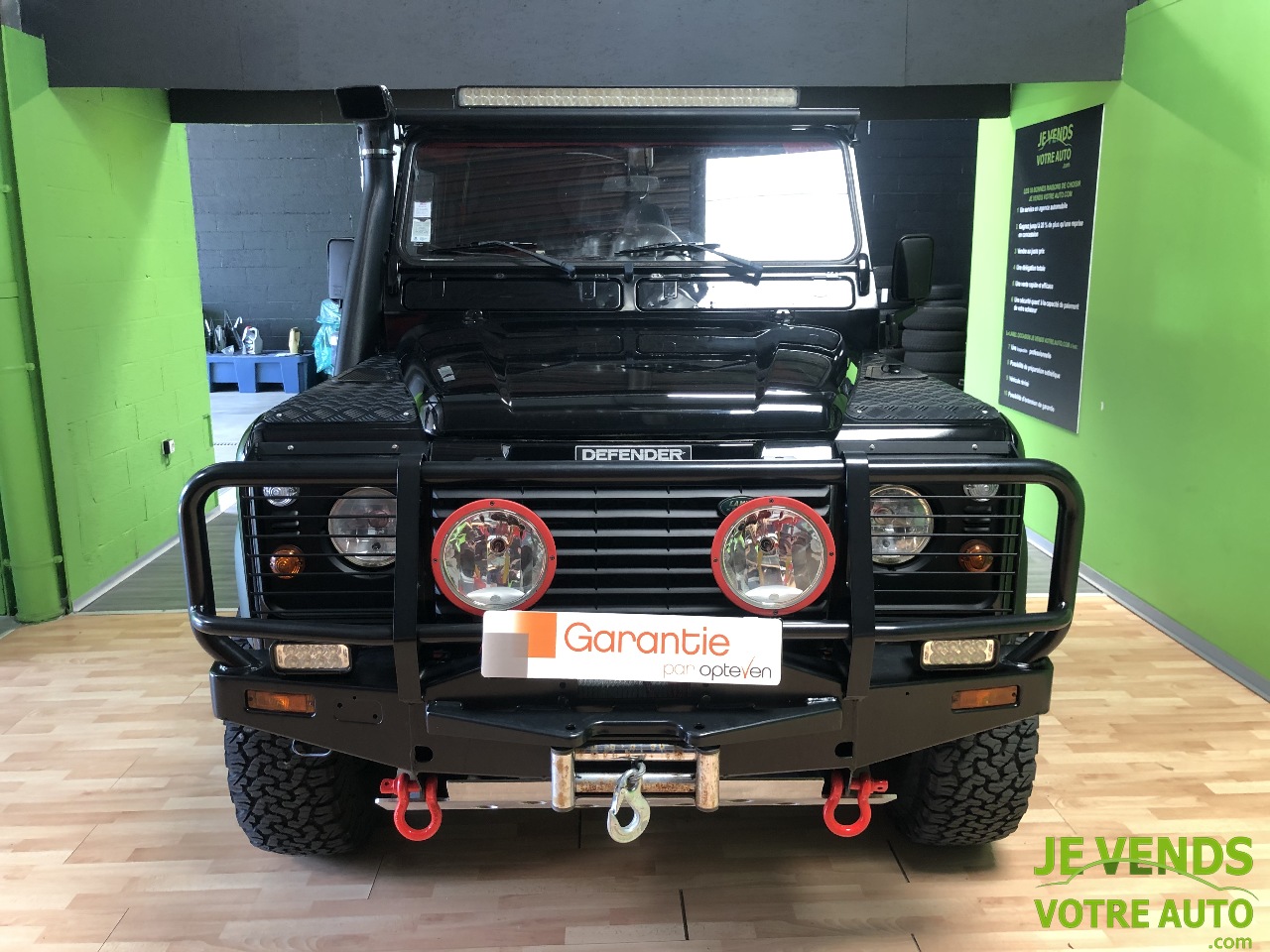 LAND ROVER Defender