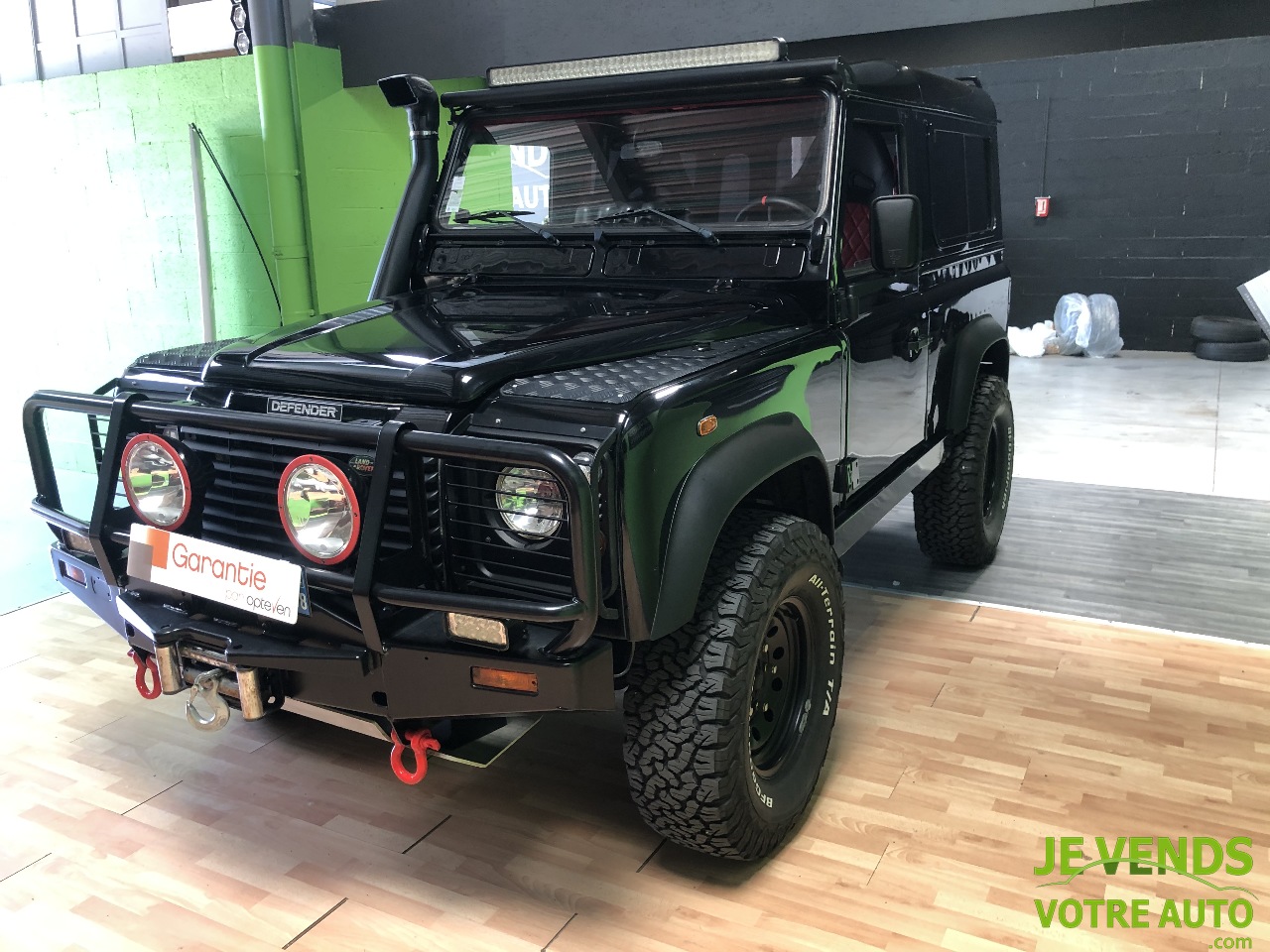 LAND ROVER Defender