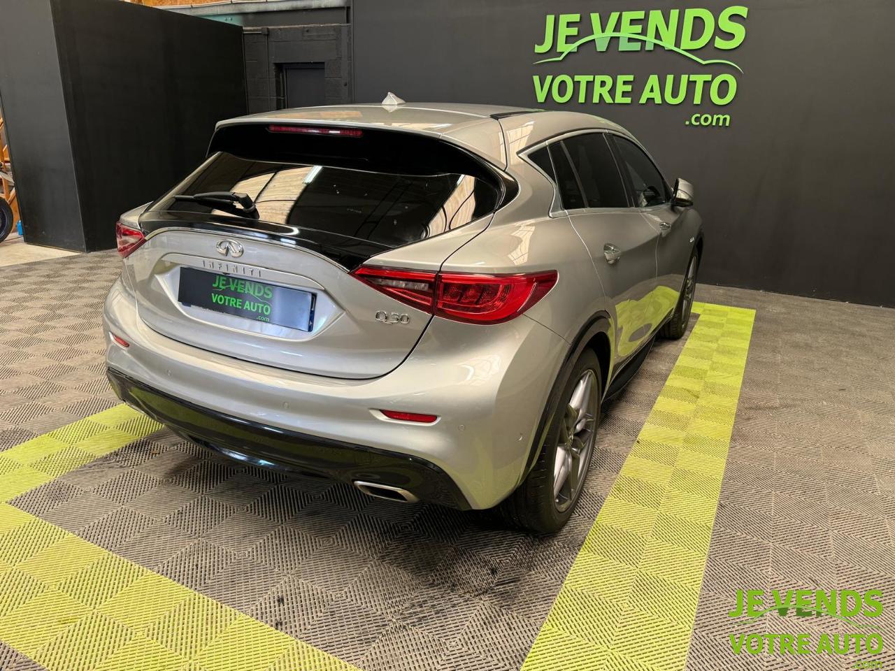 INFINITI Q30