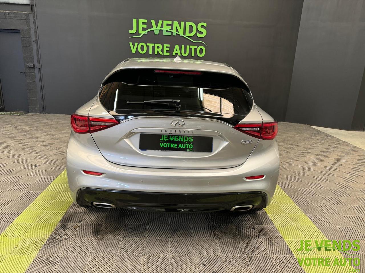 INFINITI Q30