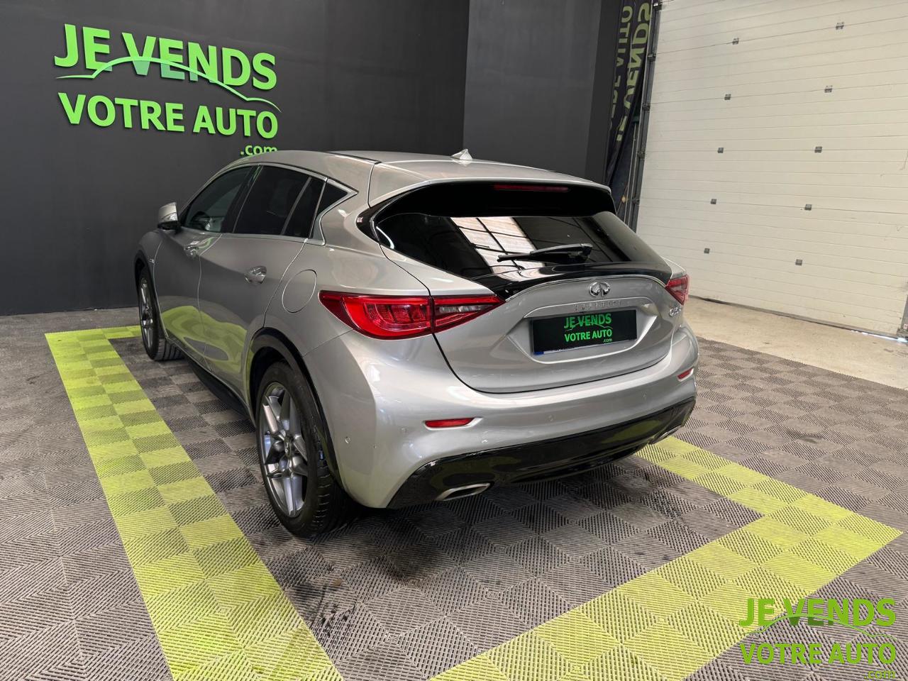 INFINITI Q30