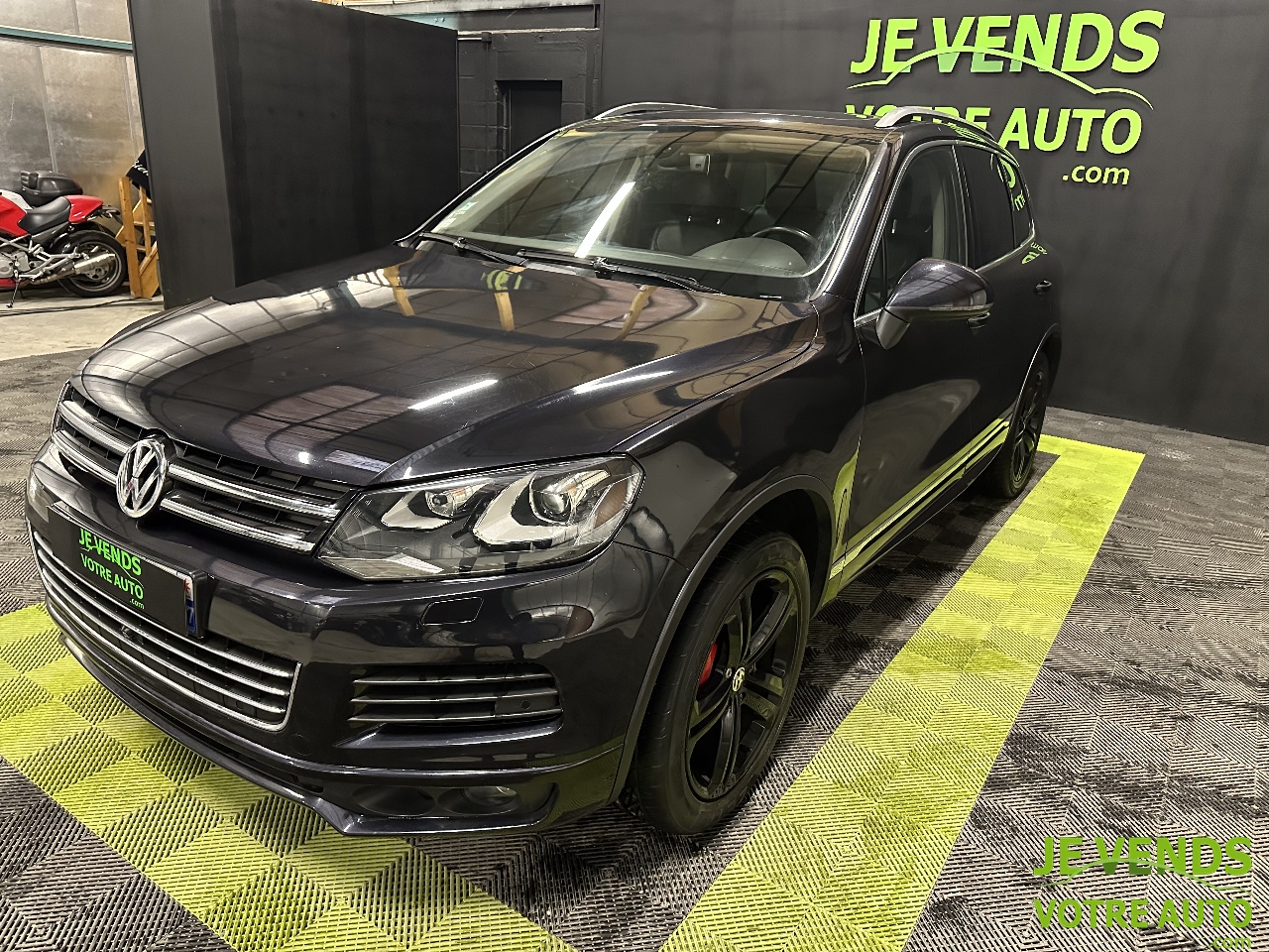 VOLKSWAGEN TOUAREG